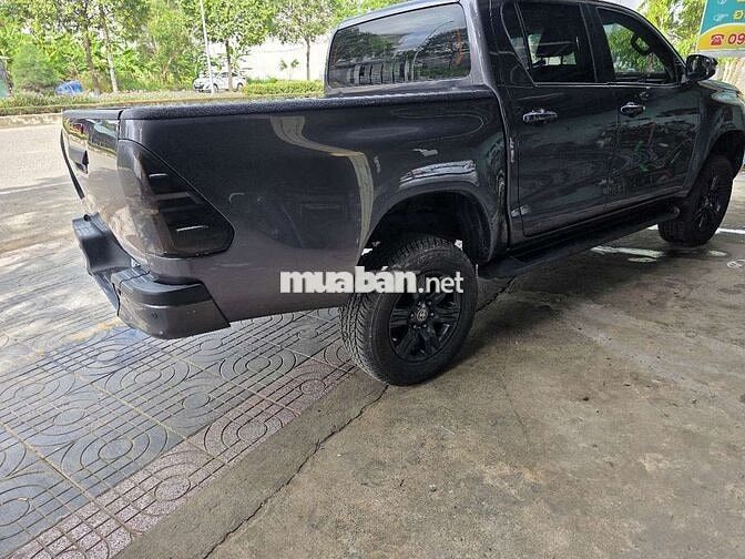 Toyota Hilux 2021 Tự động Xám 30000 km