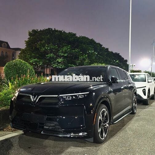 VinFast VF9 PLUS Trần Thép Đen SUV điện