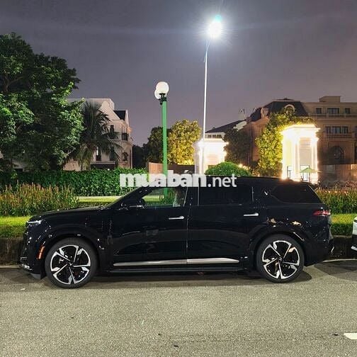 VinFast VF9 PLUS Trần Thép Đen SUV điện