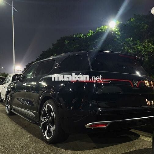 VinFast VF9 PLUS Trần Thép Đen SUV điện