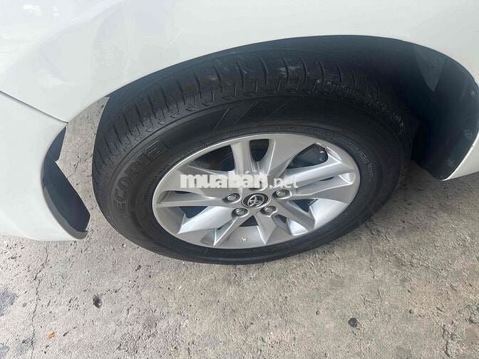 Toyota Innova 2.0E 2018 Trắng Số sàn