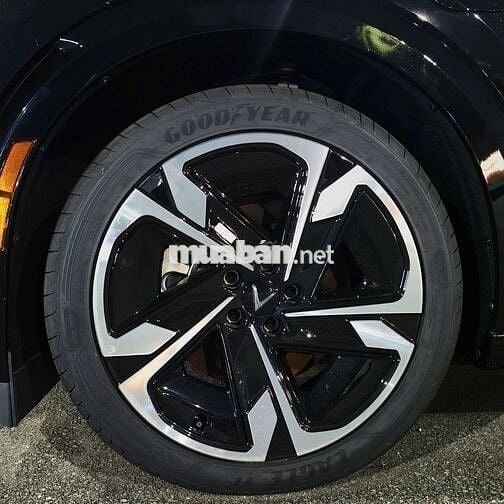 VinFast VF9 PLUS Trần Thép Đen SUV điện