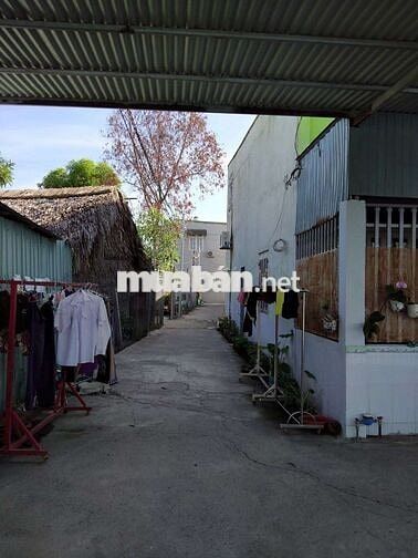 nhà gỗ cổ mặt tiền sông gần KDL sinh thái Tre Việt cực Chiu,thoáng mát