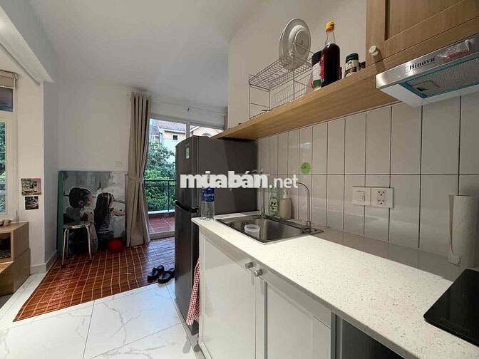 CHO THUÊ CĂN HỘ STUDIO + BAN CÔNG RỘNG RÃI NGAY VLU - Emart - Vincom