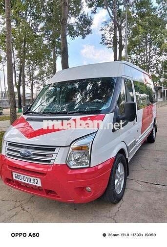 Ford Transit 2018 3/6 chỗ Đỏ trắng