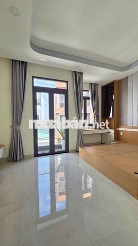 Có 1 không 2. Nhà ngang 14 x 10m. 2 mặt tiền, 4 tầng, tặng nội thất