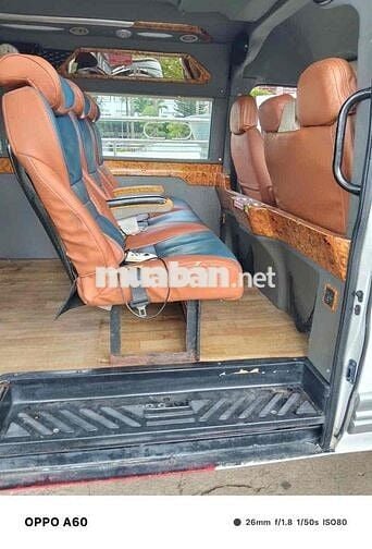 Ford Transit 2018 3/6 chỗ Đỏ trắng