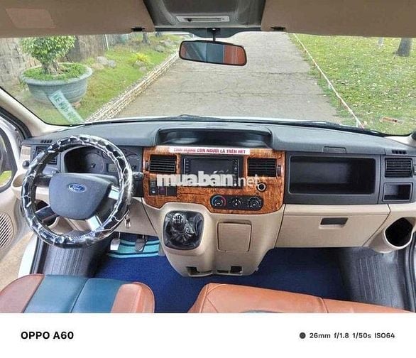 Ford Transit 2018 3/6 chỗ Đỏ trắng