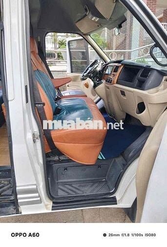 Ford Transit 2018 3/6 chỗ Đỏ trắng