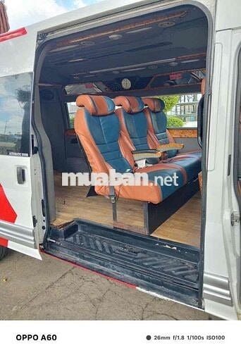 Ford Transit 2018 3/6 chỗ Đỏ trắng