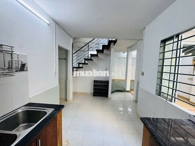 Nhà sạch đẹp, nhiều cửa sổ  Tô Hiến Thành Quận 10, 3.5x11, trệt 2 lầu