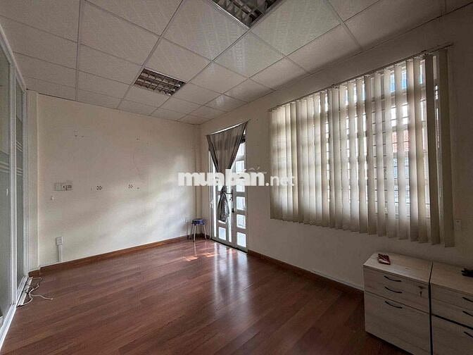 Cho thuê Nhà Nguyên Căn Hẻm Xe Hơi Dakao Quận 1 - sẵn nt cơ bản