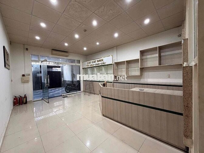Cho thuê Nhà Nguyên Căn Hẻm Xe Hơi Dakao Quận 1 - sẵn nt cơ bản
