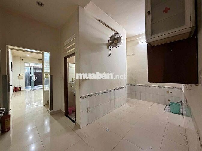 Cho thuê Nhà Nguyên Căn Hẻm Xe Hơi Dakao Quận 1 - sẵn nt cơ bản