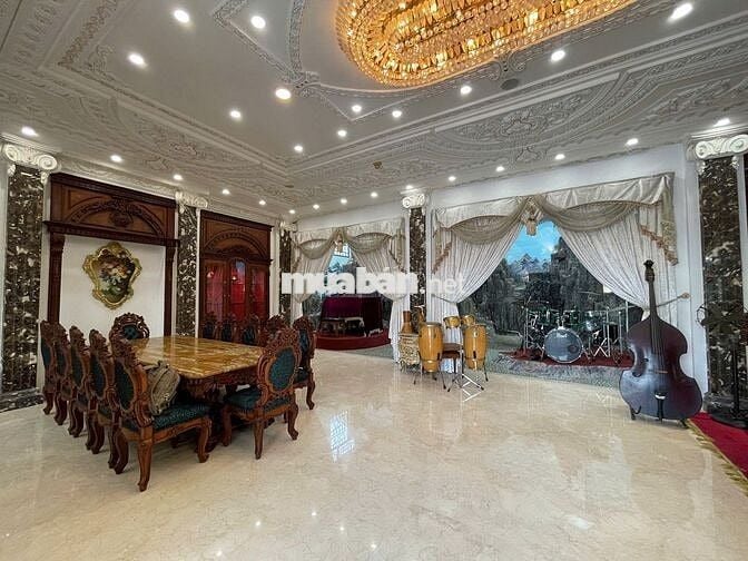 Cho thuê nhà nguyên căn 585/11C Sư Vạn Hạnh. DT: 4,5 x 18m, 3 lầu. H7m