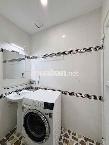 Studio ban công tone trắng xinh - Nguyễn Trải gần ĐH Sài Gòn