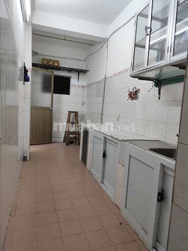 Cho thuê căn hộ tầng 4 - 6 Hàm Tử Quan, gần UBND phường Chương Dương 