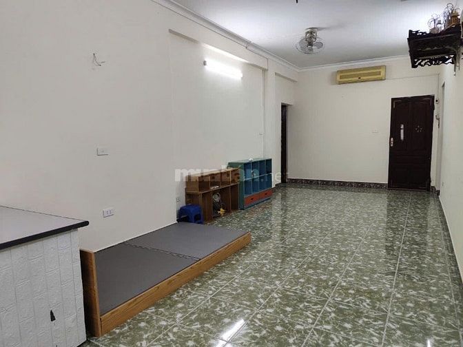 Cho thuê căn hộ tầng 4 - 6 Hàm Tử Quan, gần UBND phường Chương Dương 
