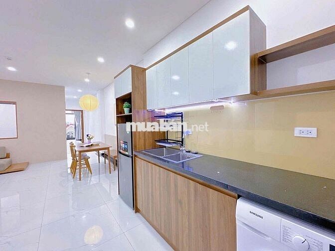 cho thuê căn hộ 2PN rộng 70m2 mới 100% ban công - gần Lý Thái Tổ quận3