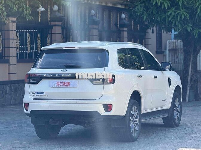 Bán Ford Everest Titanium 2023 hỗ trợ bank