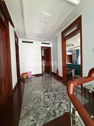 Nhà Biệt thự Q2, khu siêu giàu 