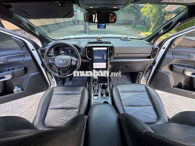 Bán Ford Everest Titanium 2023 hỗ trợ bank