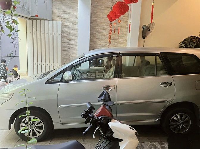 Gia đình cần bán xe Toyota Innova bản 2.0G số tự động SX 2016 
