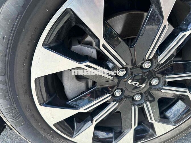 Carnival Signature 3.5 full xăng 2023-limousine