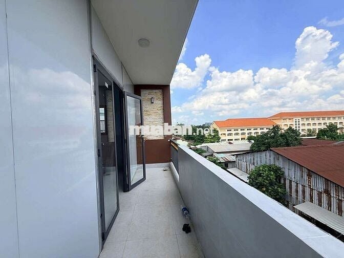 phòng mới hoàn thiện siêu rộng thoáng 