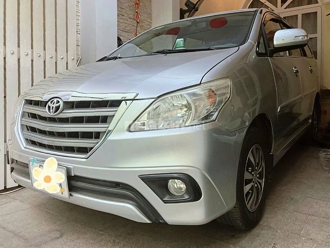 Gia đình cần bán xe Toyota Innova bản 2.0G số tự động SX 2016 