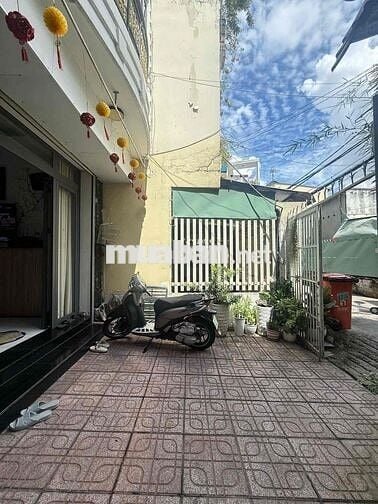 nhà 3 tầng 4PN dân trí cao gần MT HTP, sân để xe thoải mái
