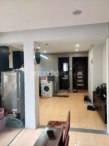Cho thuê căn hộ tập thể tầng 2 Giảng Võ gần ga Cát Linh 