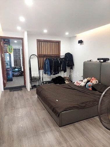 Cho thuê căn hộ tập thể tầng 2 Giảng Võ gần ga Cát Linh 