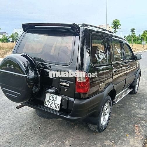 Isuzu 7 chỗ Dầu màu Đen