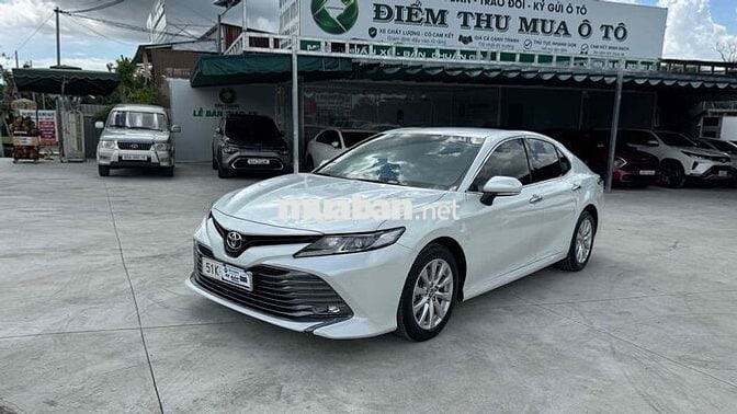 Toyota Camry 2.0G 2021 đăng ký 2022, odo 35.000km