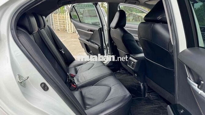 Toyota Camry 2.0G 2021 đăng ký 2022, odo 35.000km