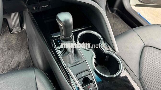 Toyota Camry 2.0G 2021 đăng ký 2022, odo 35.000km