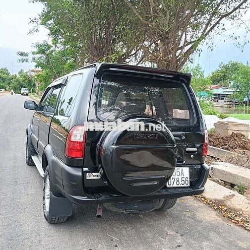 Isuzu 7 chỗ Dầu màu Đen