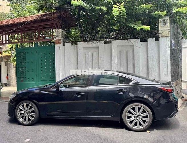 Mazda 6 2.5L Premium 2022 bản tuỳ chọn cao cấp