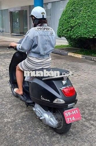Vespa đen nhám Biển Sài Gòn 