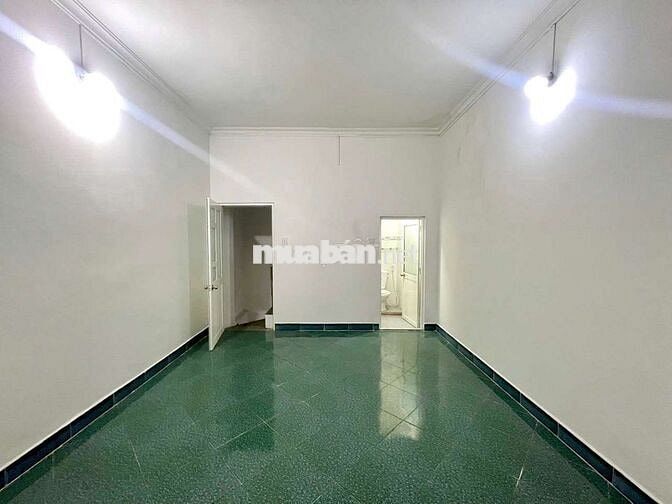 Sang mặt bằng mặt tiền đường Phạm Văn Đồng
