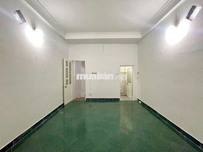 Sang mặt bằng mặt tiền đường Phạm Văn Đồng