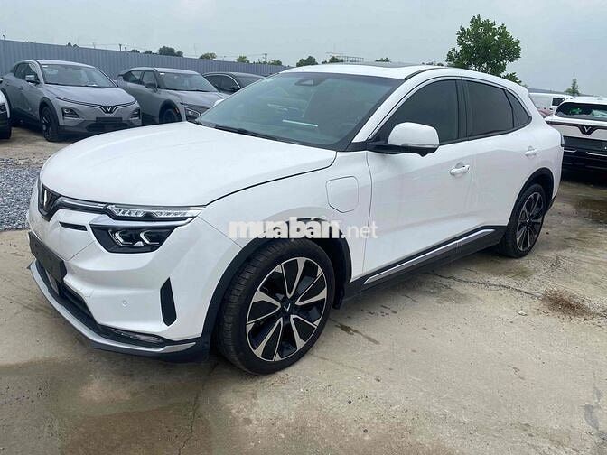 VinFast VF8 Plus 2024 Trắng 12000 km