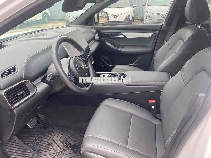 VinFast VF8 Plus 2024 Trắng 12000 km