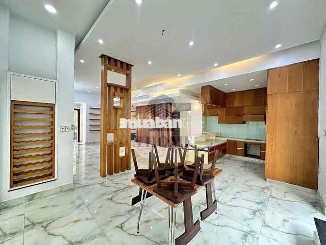 Thuê Biệt Thự Him Lam Q7 Làm VP/Ở -Diện Tích 700m2 Có Hầm,6PN Giá 65TR