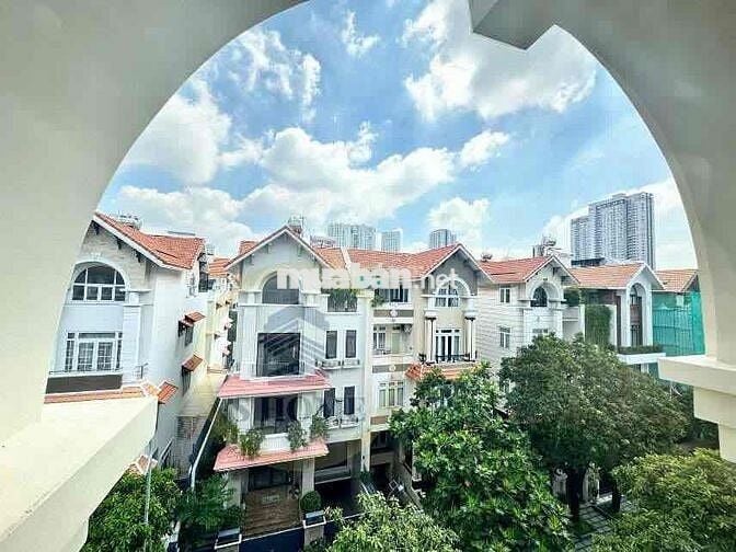 Thuê Biệt Thự Him Lam Q7 Làm VP/Ở -Diện Tích 700m2 Có Hầm,6PN Giá 65TR