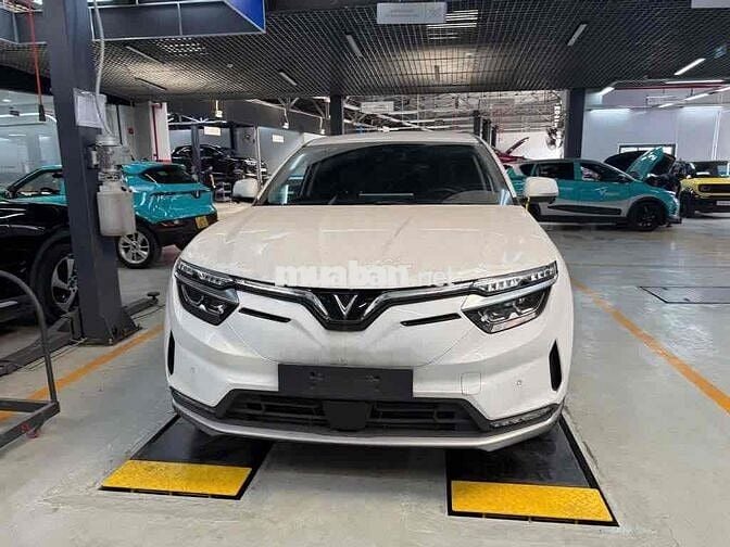 VF8 Eco 2024 màu trắng rất sang-Odo 51,637km