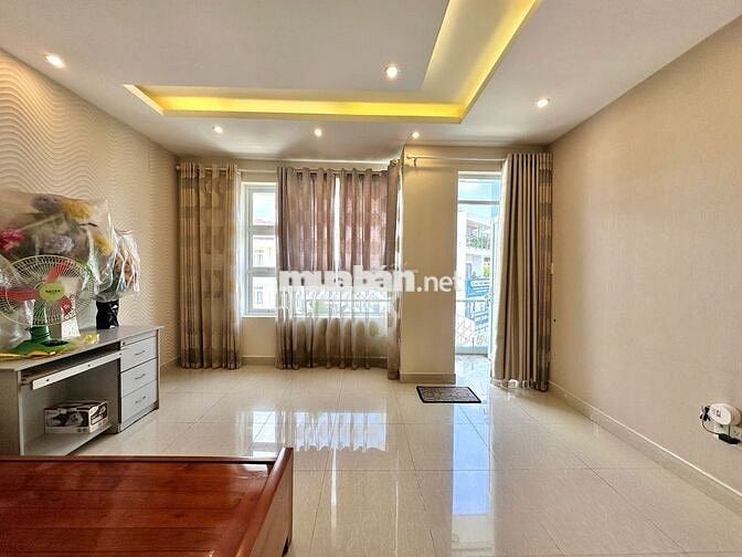 Phòng cho thuê 40m2 có ban công, full nội thất Q7 chỉ 6tr/tháng
