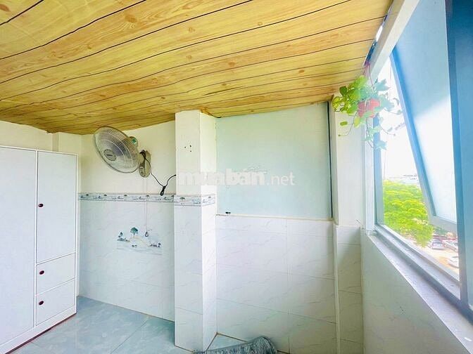 Duplex view kính cửa sổ trời giá rẻ gần Emart