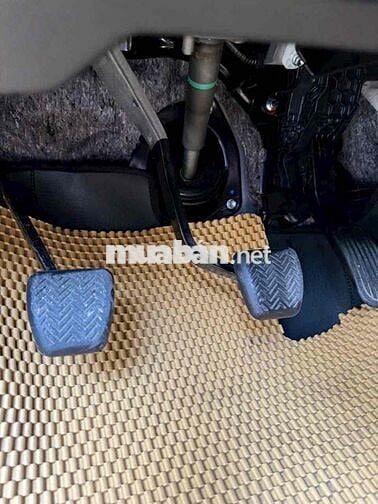 Toyota Innova 2.0E sx2018 Số Sàn đồng ánh kim
